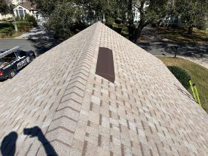 Newly finished Duration Amber shingle roof featuring a high-profile ridge and off-ridge ventilation in Sawgrass.