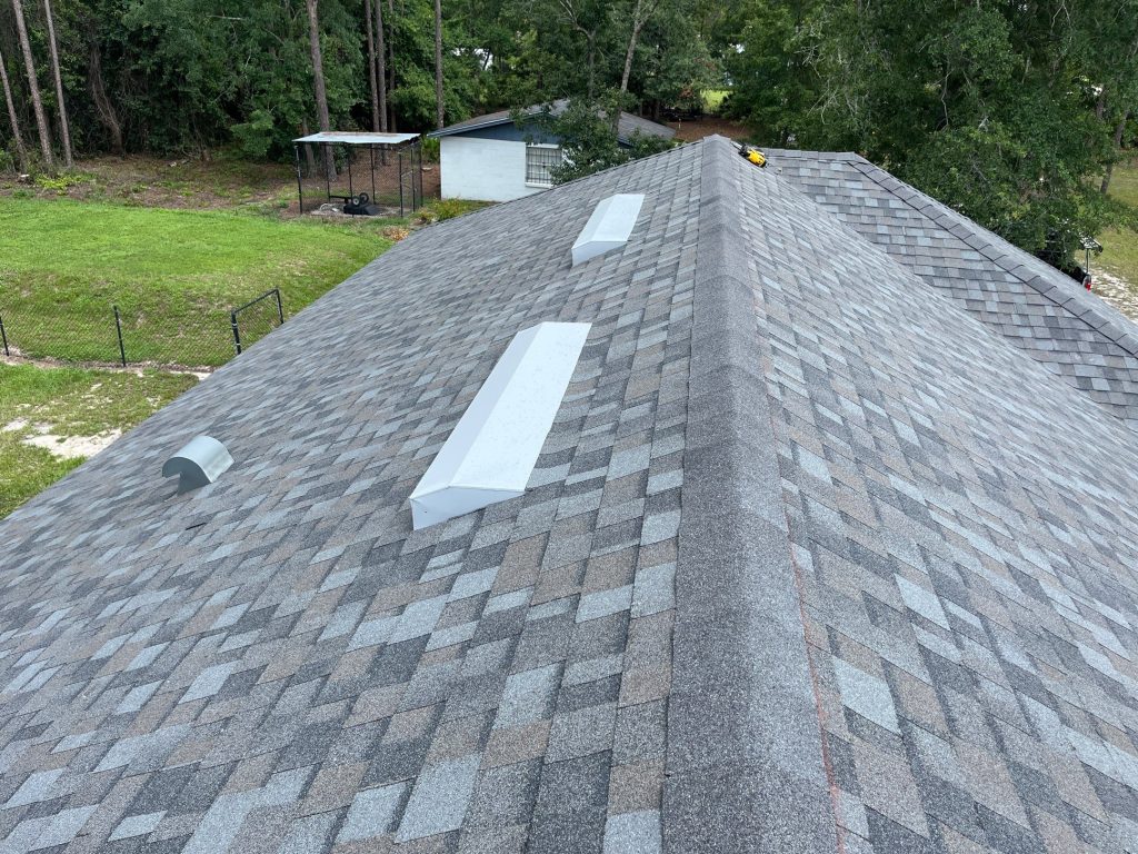 Close-up texture detail of Owens Corning Duration architectural shingles in Williamsburg Gray color after professional installation.